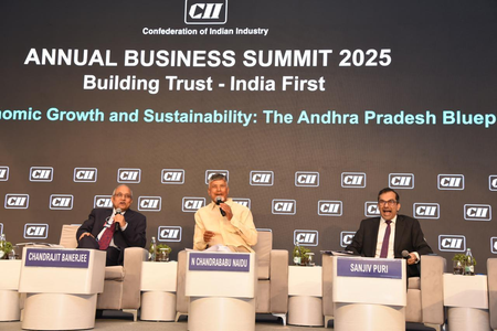 Chandrababu Naidu urges industry leaders to participate in Swarnandhra Vision (Lead)