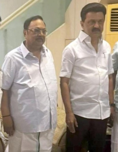 TN CM Stalin visits brother M.K. Alagiri's residence in Madurai, sparks political buzz