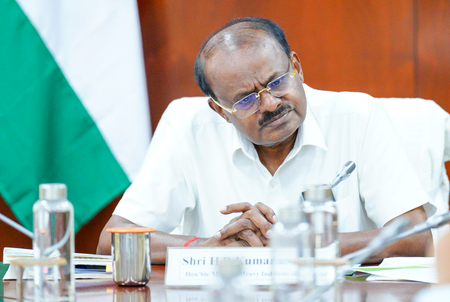 K'taka HC issues interim stay on SIT probing land-grabbing charges against Union Minister Kumaraswamy