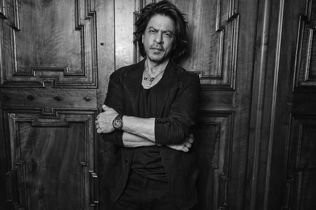 Shah Rukh Khan offers prayers for victims & families of Air India crash Shah Rukh Khan offers prayers for victims & families of Air India crash