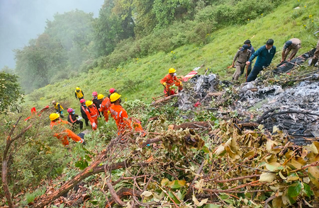 Maharashtra, Bengal CMs express grief over U'khand helicopter crash Maharashtra, Bengal CMs express grief over U'khand helicopter crash