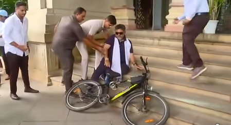 After posting 'in the corridors of power, I chose a cycle', K’taka Dy CM Shivakumar falls off bicycle