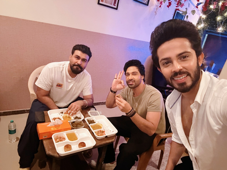 Sagar Parekh shares a part of his Bihari culture with 'Jagriti' co-stars Aarya Babbar and Vijayendra Kumeria Sagar Parekh shares a part of his Bihari culture with 'Jagriti' co-stars Aarya Babbar and Vijayendra Kumeria