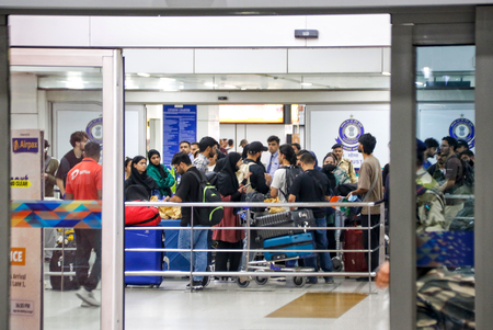 Adverse weather conditions delay over 300 flights at Delhi Airport Adverse weather conditions delay over 300 flights at Delhi Airport