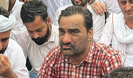 Rajasthan: Hanuman Beniwal stages dharna in rain over doctor’s suicide case