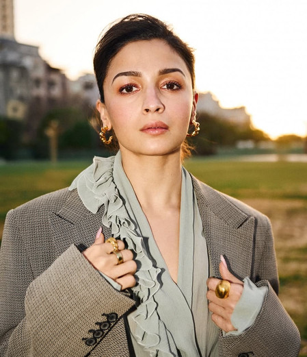 Alia Bhatt says 'take a deep breath, and enjoy a moment of peace' this World Yoga Day Alia Bhatt says 'take a deep breath, and enjoy a moment of peace' this World Yoga Day