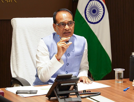 Shivraj Chouhan warns of strict action against makers of fake fertilizers Shivraj Chouhan warns of strict action against makers of fake fertilizers