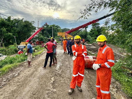 ONGC keeps well-capping operations at blowout site in Assam’s Sivasagar despite adverse weather ONGC keeps well-capping operations at blowout site in Assam’s Sivasagar despite adverse weather