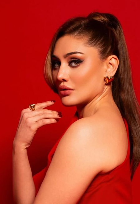 Celebrities in disbelief over untimely demise of Shefali Jariwala