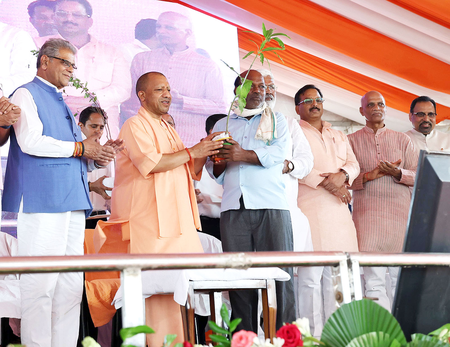 Yogi govt achieves historic milestone: Over 37 crore saplings planted in a single day (Lead) Yogi govt achieves historic milestone: Over 37 crore saplings planted in a single day (Lead)