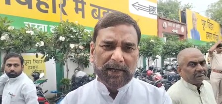 BJP, JD(U) call Cong 'helpless' as Pappu Yadav, Kanhaiya Kumar stopped from boarding LoP Gandhi's vehicle BJP, JD(U) call Cong 'helpless' as Pappu Yadav, Kanhaiya Kumar stopped from boarding LoP Gandhi's vehicle