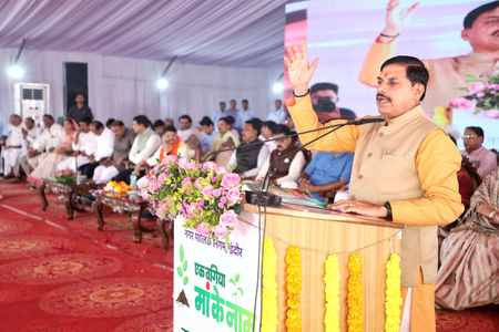 MP CM plants sapling for 'Ek Bagiya Maa Ke Naam' campaign in Indore