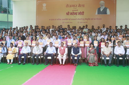 रोजगार मेले में पीएम मोदी से नियुक्ति पत्र पाकर युवाओं में खुशी की लहर, बोले- विकसित भारत विजन में देंगे योगदान रोजगार मेले में पीएम मोदी से नियुक्ति पत्र पाकर युवाओं में खुशी की लहर, बोले- विकसित भारत विजन में देंगे योगदान