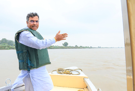 दिल्ली में बाढ़ की स्थिति पर जल मंत्री प्रवेश वर्मा ने कहा- सड़क पर आया बारिश का पानी दिल्ली में बाढ़ की स्थिति पर जल मंत्री प्रवेश वर्मा ने कहा- सड़क पर आया बारिश का पानी