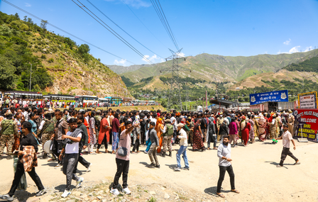 अमरनाथ यात्रा का 18वां दिन चाक-चौबंद सुरक्षा व्यवस्था के बीच 4 हजार तीर्थयात्रियों का जत्था हुआ जम्मू से रवाना