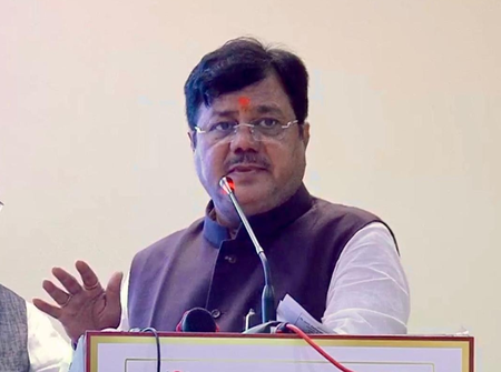 Maha: Panel submits proposals to CM Fadnavis to boost redevelopment of housing societies