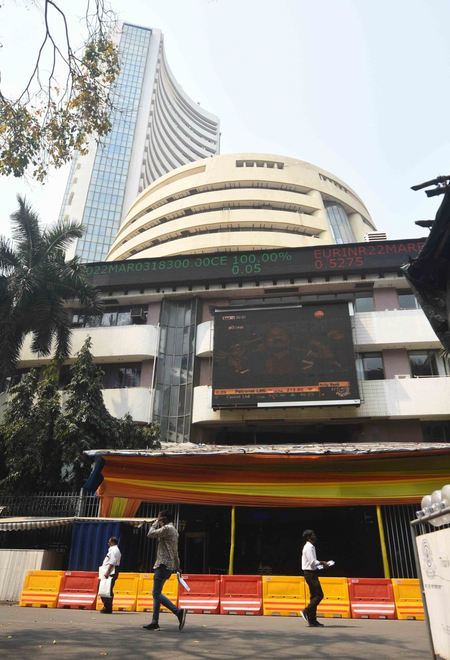 Bombay Stock Exchange receives bomb threat, police launch search operation Bombay Stock Exchange receives bomb threat, police launch search operation