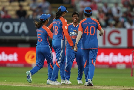 <div>India men's and women's cricket teams meet King Charles III</div>