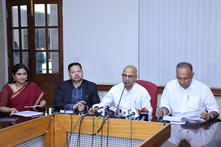 No link to heart attacks: Don't doubt Covid jabs, get yearly cardiac check-up, says K'taka Minister