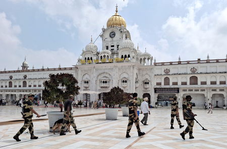 स्वर्ण मंदिर को थ्रेट मेल मामला, तमिलनाडु से 2 संदिग्ध गिरफ्तार स्वर्ण मंदिर को थ्रेट मेल मामला, तमिलनाडु से 2 संदिग्ध गिरफ्तार