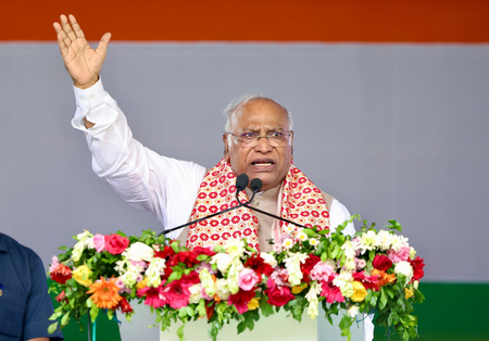 जगदीप धनखड़ के इस्तीफे का कारण देश को बताए सरकार मल्लिकार्जुन खड़गे जगदीप धनखड़ के इस्तीफे का कारण देश को बताए सरकार मल्लिकार्जुन खड़गे