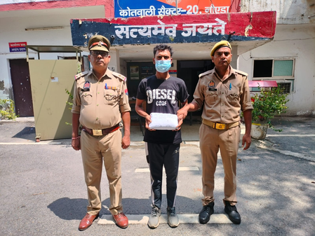 नोएडा नशे की तस्करी के खिलाफ दो बड़ी कार्रवाइयां, भारी मात्रा में गांजा बरामद, दो तस्कर गिरफ्तार
