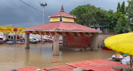 वाराणसी में गंगा का रौद्र रूप: घाट जलमग्न, प्रशासन ने लोगों को किया सचेत