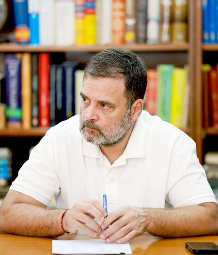 'बिहार में एसआईआर के नाम पर हो रही वोट की चोरी', राहुल गांधी ने फिर उठाए चुनाव आयोग पर सवाल