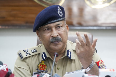 योगी सरकार की पुलिस का ताबड़तोड़ एक्शन, 8 साल में 30 हजार से अधिक अपराधी सलाखों के पीछे