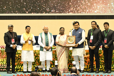 स्वच्छता सर्वेक्षण 2025: नोएडा देश का सबसे स्वच्छ शहर घोषित, मिला 'गोल्डन सिटी अवॉर्ड'