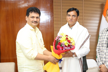 Maha Health Minister urges Mandaviya to revise income eligibility limit for ESIS beneficiaries 