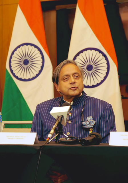 शशि थरूर ने टीआरएफ को वैश्विक आतंकी समूह घोषित करने के अमेरिकी फैसले का स्वागत किया शशि थरूर ने टीआरएफ को वैश्विक आतंकी समूह घोषित करने के अमेरिकी फैसले का स्वागत किया