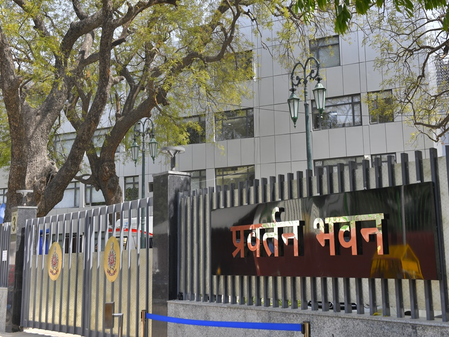 सहकारी बैंक के संस्थापक के खिलाफ मामले में ईडी का बड़ा एक्शन, 15 ठिकानों पर छापेमारी सहकारी बैंक के संस्थापक के खिलाफ मामले में ईडी का बड़ा एक्शन, 15 ठिकानों पर छापेमारी