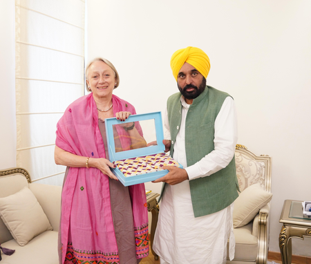 पंजाब  सीएम ने शिक्षा, विनिर्माण, इंजीनियरिंग और अन्य प्रमुख क्षेत्रों में ब्रिटेन के साथ मजबूत संबंधों पर जोर दिया