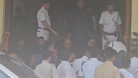 बिहार विधानसभा सत्र का दूसरा दिन, विपक्षी विधायकों ने किया हंगामा बिहार विधानसभा सत्र का दूसरा दिन, विपक्षी विधायकों ने किया हंगामा