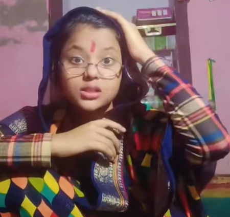कैमूर की दिव्या तिवारी की गायकी सोशल मीडिया पर छाई, पीएम मोदी की मुरीद है 8वीं कक्षा की छात्रा कैमूर की दिव्या तिवारी की गायकी सोशल मीडिया पर छाई, पीएम मोदी की मुरीद है 8वीं कक्षा की छात्रा