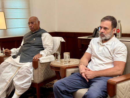इंडी गठबंधन की बैठक में रणनीति तय, ऑपरेशन सिंदूर से लेकर एसआईआर समेत कई मुद्दों पर किया जाएगा सरकार का घेराव इंडी गठबंधन की बैठक में रणनीति तय, ऑपरेशन सिंदूर से लेकर एसआईआर समेत कई मुद्दों पर किया जाएगा सरकार का घेराव