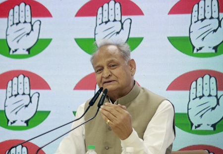 धनखड़ के इस्तीफे पर सरकार को तत्काल स्पष्टीकरण देना चाहिए अशोक गहलोत धनखड़ के इस्तीफे पर सरकार को तत्काल स्पष्टीकरण देना चाहिए अशोक गहलोत