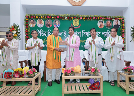 Oppn, treasury bench work in symbiosis for healthy democracy: Tripura CM