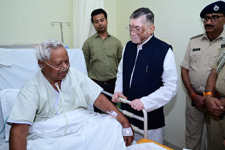 अस्पताल में कड़िया मुंडा से मिले राज्यपाल, मुख्यमंत्री और नेता प्रतिपक्ष, जल्द ठीक होने की कामना अस्पताल में कड़िया मुंडा से मिले राज्यपाल, मुख्यमंत्री और नेता प्रतिपक्ष, जल्द ठीक होने की कामना