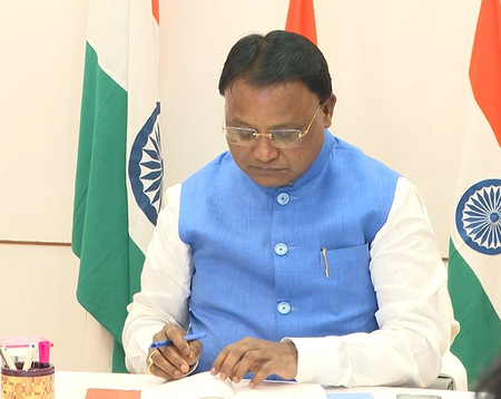 ओडिशा : सीएम माझी ने 'महानदी जल विवाद' के सौहार्दपूर्ण समाधान पर जोर दिया