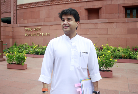 मध्य प्रदेश : बाढ़ प्रभावित क्षेत्र को लेकर सिंधिया की बैठक, अधिकारियों को हरसंभव मदद का दिया निर्देश