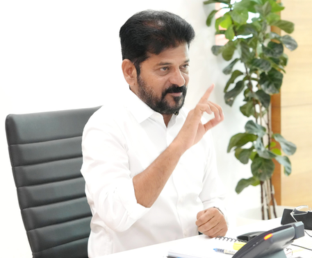 Telangana CM meets Rahul Gandhi, Mallikarjun Kharge on caste survey