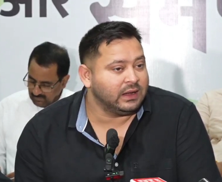 तेजस्वी ने दिया ‘चुनाव बहिष्कार’ का संकेत विपक्षी खेमा बोला सही कदम, जदयू ने उठाए सवाल तेजस्वी ने दिया ‘चुनाव बहिष्कार’ का संकेत विपक्षी खेमा बोला सही कदम, जदयू ने उठाए सवाल