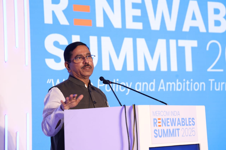 अदाणी ग्रीन एनर्जी को मिला मेरकॉम इंडिया अवॉर्ड, केंद्रीय मंत्री प्रह्लाद जोशी ने दिया सम्मान