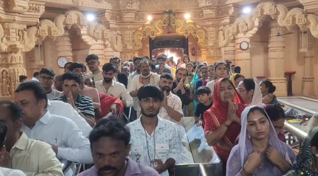 गुजरात : सोमनाथ मंदिर में भक्तों की उमड़ी भीड़, प्रशासन ने किए विशेष इंतजाम