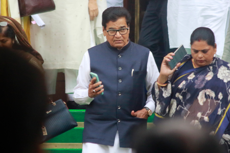 पीएम मोदी ने तोड़ा इंदिरा गांधी का रिकॉर्ड, तो रामगोपाल यादव बोले, 'इसे ऐसे मत देखिए'
