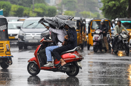 Overnight showers inundate pockets of Kolkata, heavy rains likely in Bengal for next 4 days