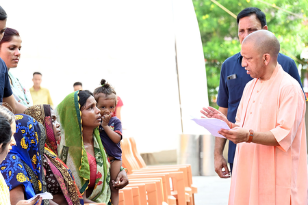 जनसमस्याओं के निराकरण में न हो तनिक लापरवाही, सीएम योगी का अधिकारियों को निर्देश जनसमस्याओं के निराकरण में न हो तनिक लापरवाही, सीएम योगी का अधिकारियों को निर्देश