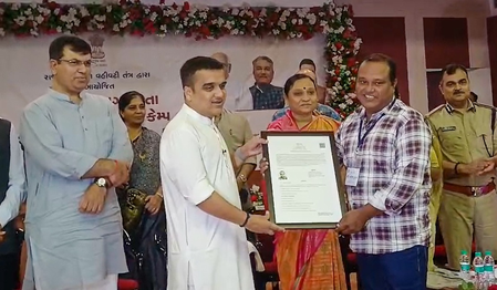 185 Pakistani refugees granted Indian citizenship in Gujrat's Rajkot